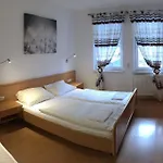Sara 公寓 *